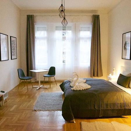 Five Season'S Apartment บูดาเปสต์ ภายนอก รูปภาพ