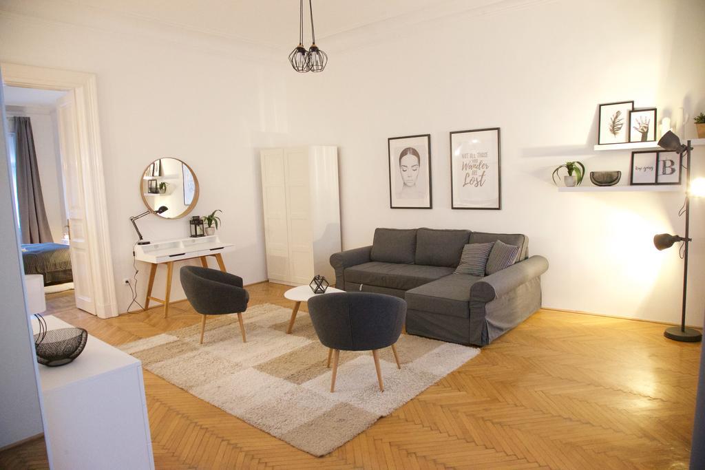 Five Season'S Apartment บูดาเปสต์ ภายนอก รูปภาพ
