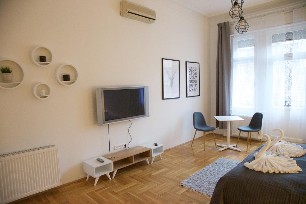 Five Season'S Apartment บูดาเปสต์ ภายนอก รูปภาพ