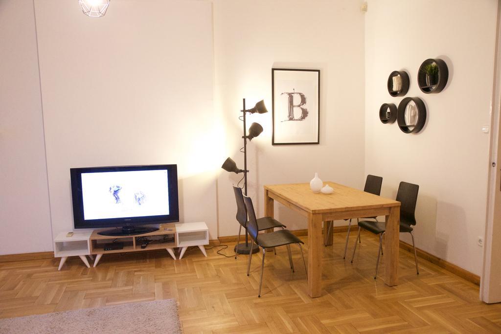 Five Season'S Apartment บูดาเปสต์ ภายนอก รูปภาพ