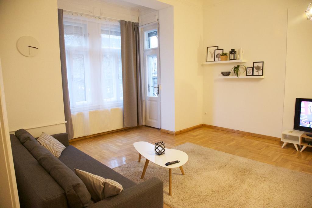 Five Season'S Apartment บูดาเปสต์ ภายนอก รูปภาพ