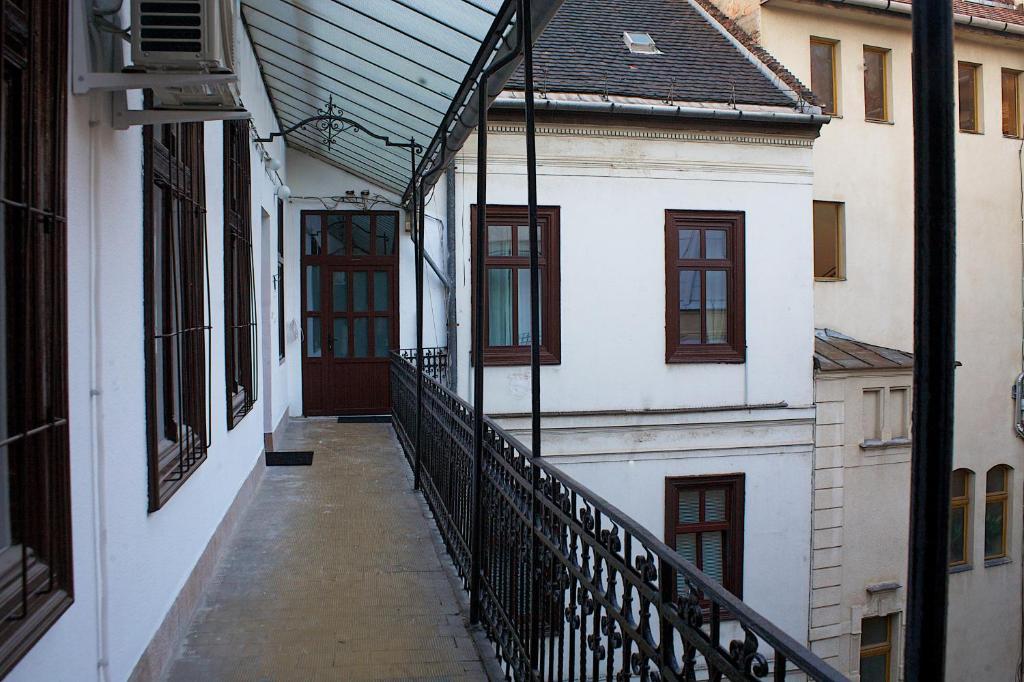 Five Season'S Apartment บูดาเปสต์ ภายนอก รูปภาพ