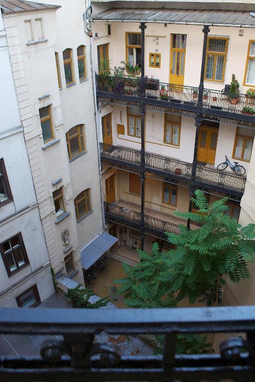 Five Season'S Apartment บูดาเปสต์ ภายนอก รูปภาพ