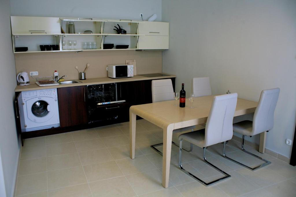 Five Season'S Apartment บูดาเปสต์ ภายนอก รูปภาพ
